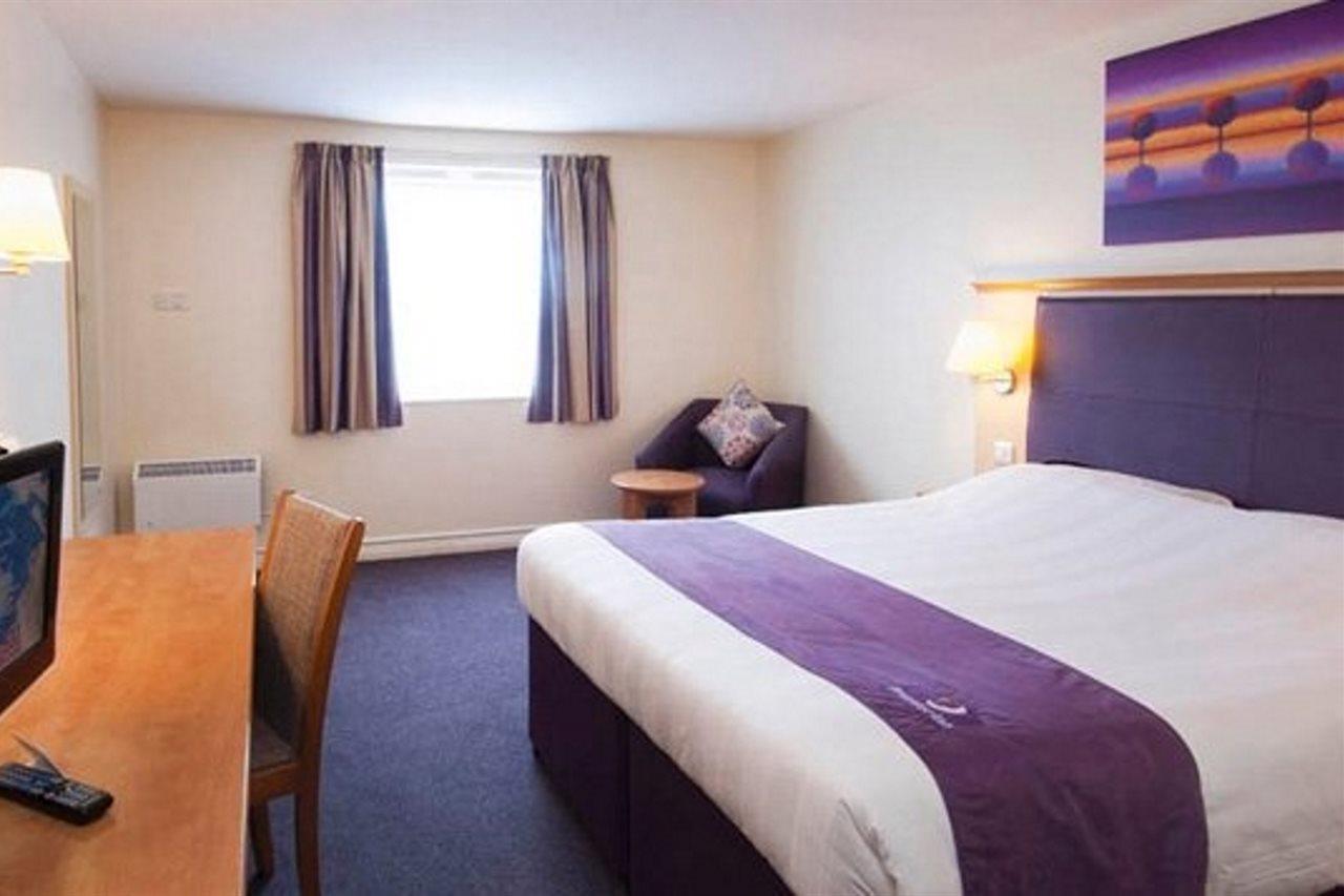 Premier Inn Basingstoke West Εξωτερικό φωτογραφία
