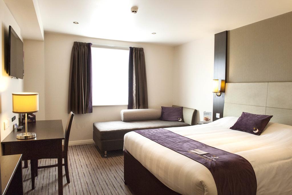 Premier Inn Basingstoke West Εξωτερικό φωτογραφία