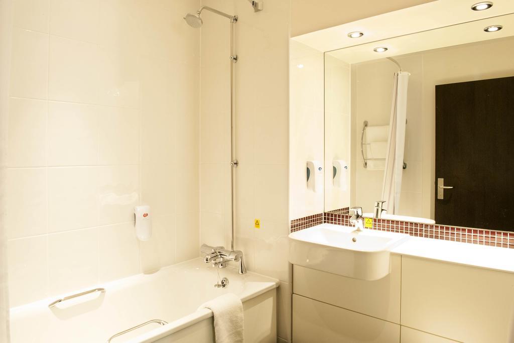 Premier Inn Basingstoke West Εξωτερικό φωτογραφία