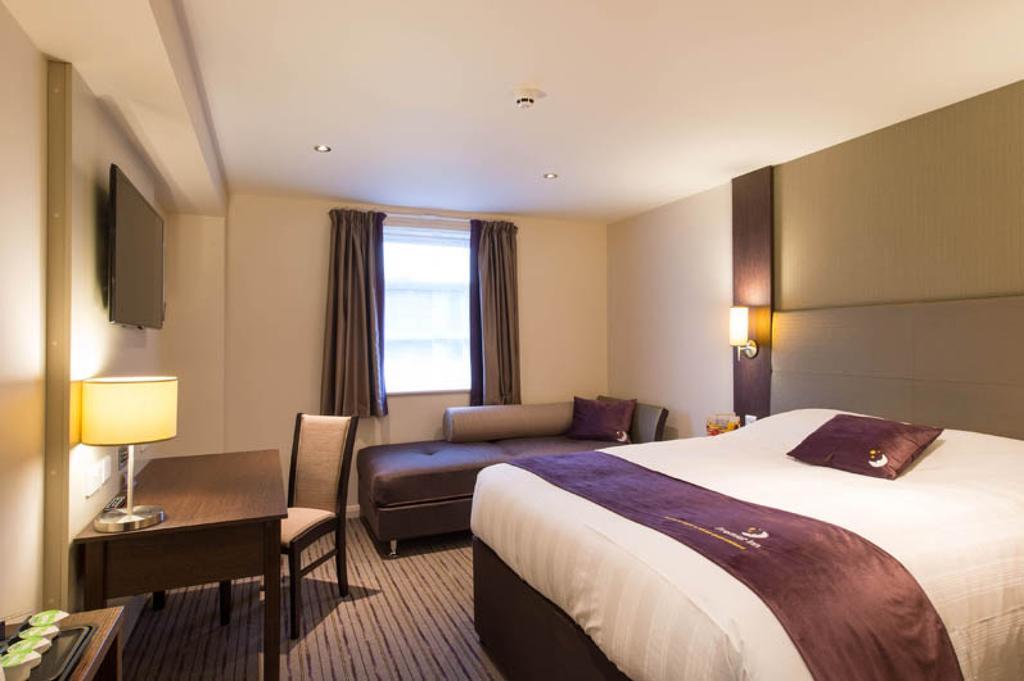 Premier Inn Basingstoke West Εξωτερικό φωτογραφία