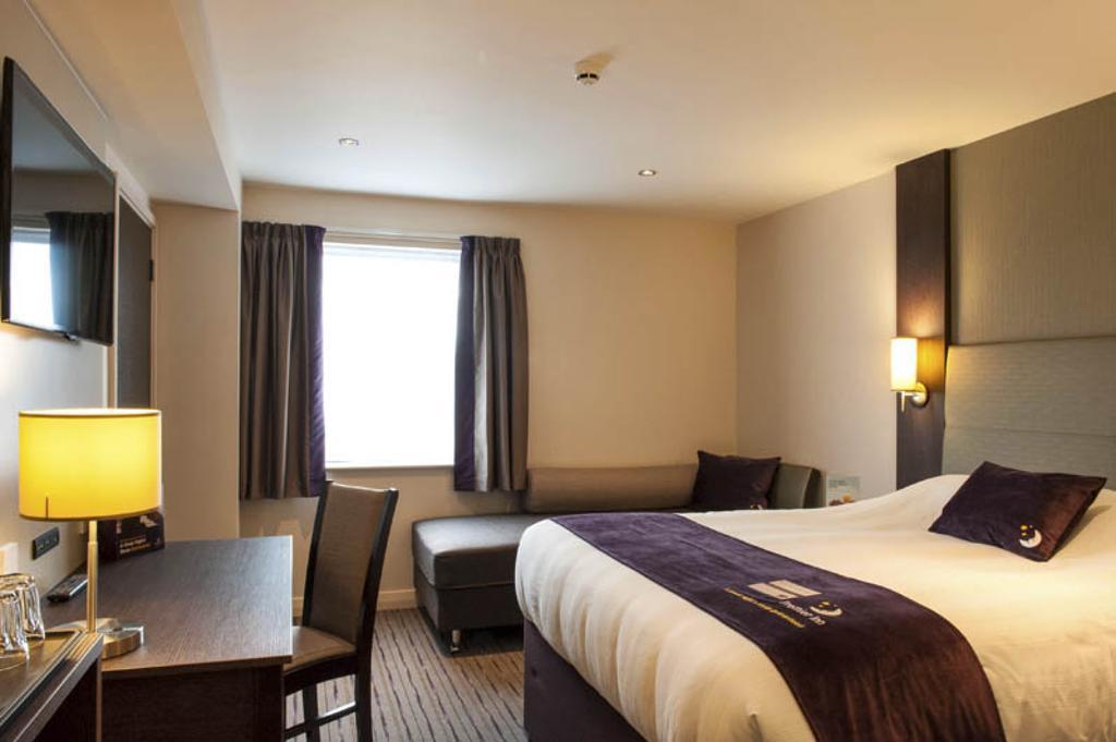 Premier Inn Basingstoke West Εξωτερικό φωτογραφία