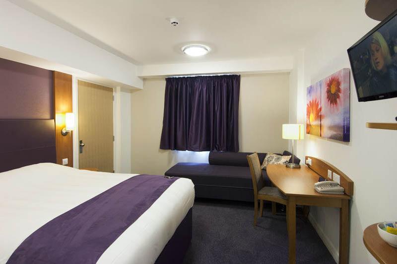 Premier Inn Basingstoke West Εξωτερικό φωτογραφία